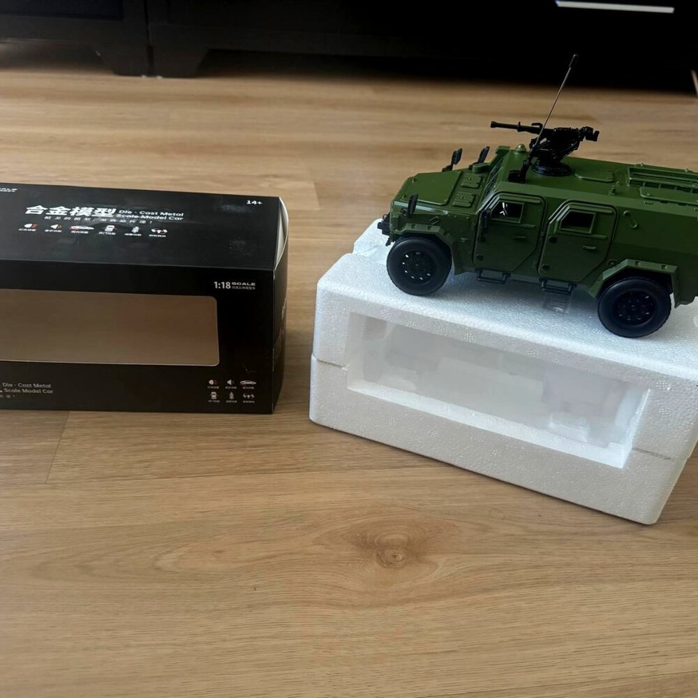 1:18 Scale Armored Vehicle Anti Riot Military Alloy Model